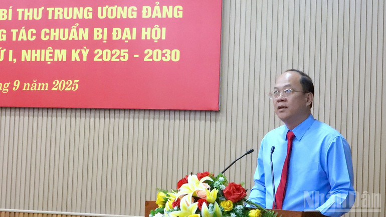 Bí thư Tỉnh ủy Cà Mau Nguyễn Hồ Hải phát biểu tại lễ công bố quyết định nhân sự. ndo_br_nhan-su-4-116.jpg