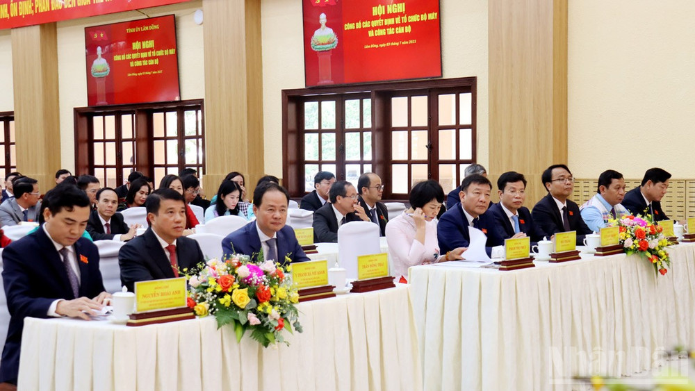 Lãnh đạo chủ chốt tỉnh Lâm Đồng tham dự hội nghị. ndo_br_26.jpg