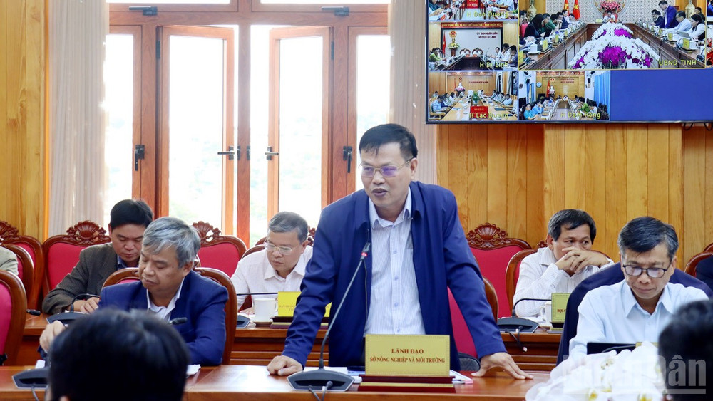Lãnh đạo sở, ngành phát biểu ý kiến tại hội nghị. ndo_br_7.jpg