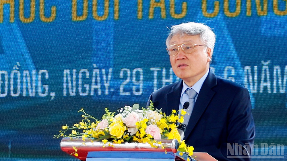 Phó Thủ tướng thường trực Chính phủ Nguyễn Hòa Bình phát biểu tại lễ khởi công dự án cao tốc Bảo Lộc-Liên Khương. ndo_br_10.jpg