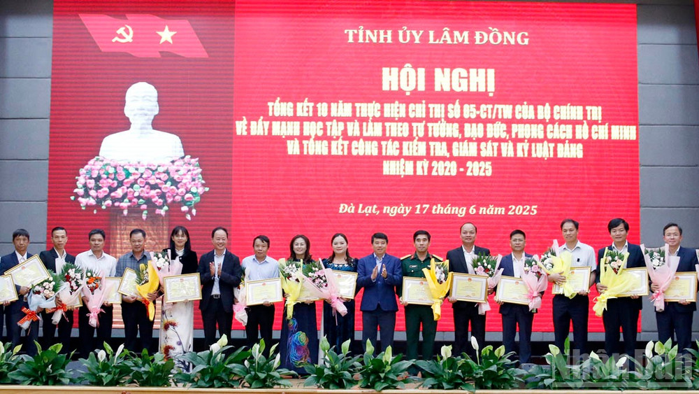 Khen thưởng, biểu dương các tập thể có thành tích xuất sắc trong học tập và làm theo tư tưởng, đạo đức, phong cách Hồ Chí Minh, giai đoạn 2016-2025.