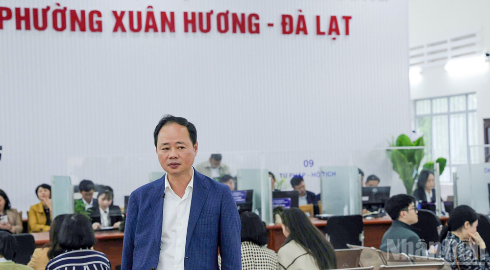 Phát biểu tại điểm cầu phường Xuân Hương-Đà Lạt, Chủ tịch UBND tỉnh Lâm Đồng Trần Hồng Thái yêu cầu 6 xã, phường vận hành thử nghiệm hôm nay và tất cả các đơn vị hành chính cấp xã còn lại của tỉnh Lâm Đồng mới cần hoàn chỉnh hệ thống để có thể vận hành phục vụ dân tốt nhất. Cán bộ xã phường cần nâng cao tinh thần và trách nhiệm phục vụ nhân dân. ndo_br_thai-ok.jpg