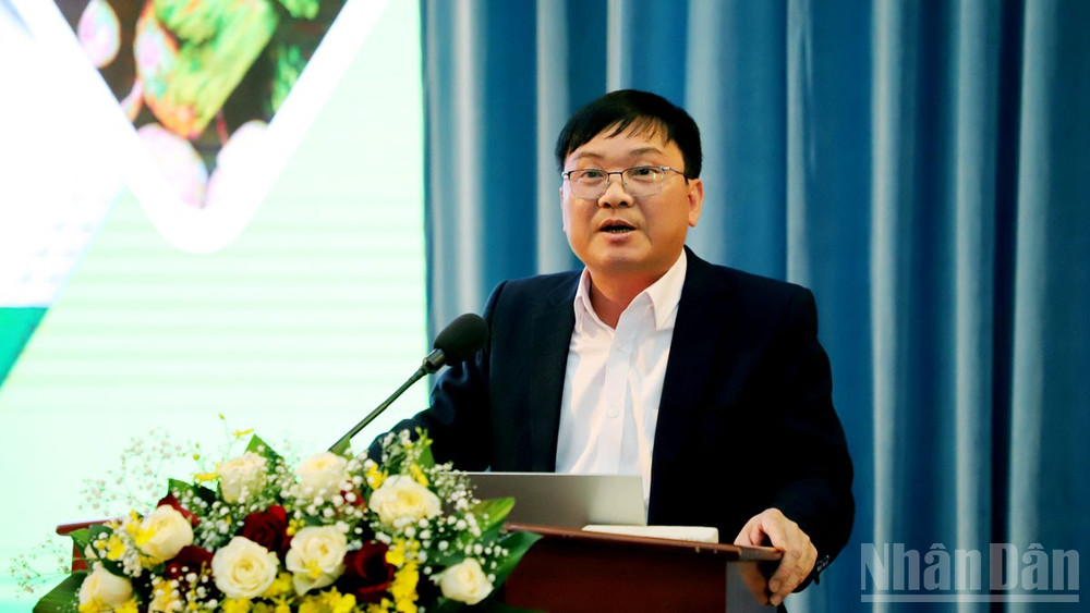 Phó Giám đốc Sở Nông nghiệp và Môi trường tỉnh Lâm Đồng Nguyễn Hoàng Phúc thông tin về ngành nông nghiệp địa phương tại hội nghị. ndo_br_4.jpg