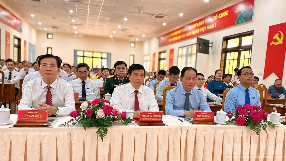 Lãnh đạo tỉnh Lâm Đồng dự Đại hội Đảng bộ đặc khu Phú Quý. ndo_br_5-dac-khu-phu-quy.jpg