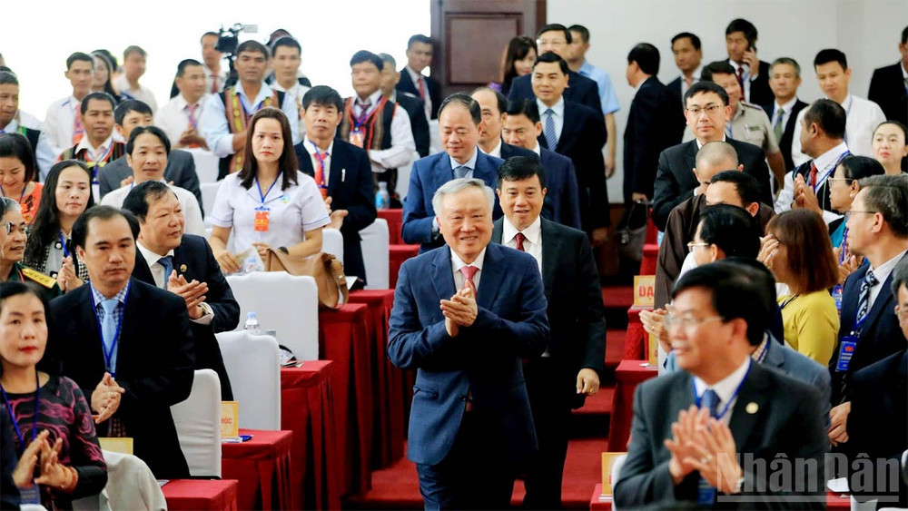 Đồng chí Nguyễn Hòa Bình, Ủy viên Bộ Chính trị, Phó Thủ tướng thường trực Chính phủ dự Đại hội điểm Đảng bộ xã Đơn Dương ngày 15/7. ndo_br_10.jpg