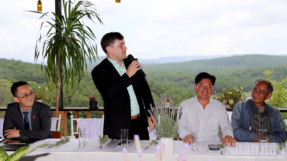 Nhà quản lý và doanh nghiệp đề xuất các giải pháp nhằm nâng cao chất lượng du lịch-dịch vụ, thu hút du khách và phát triển sản phẩm du lịch đặc trưng địa phương. ndo_br_1-9789.jpg