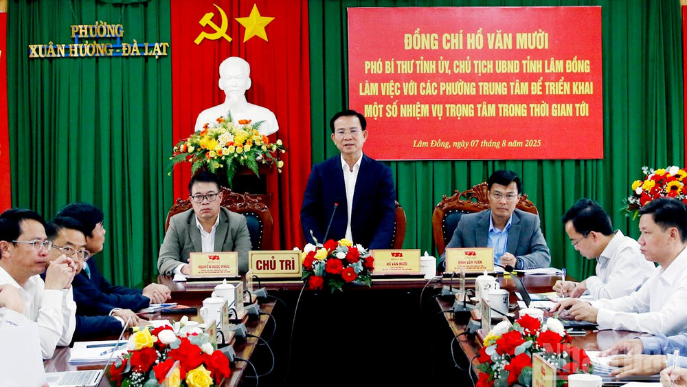 Chủ tịch Ủy ban nhân dân tỉnh Lâm Đồng Hồ Văn Mười đánh giá cao chất lượng buổi làm việc. ndo_br_1.jpg