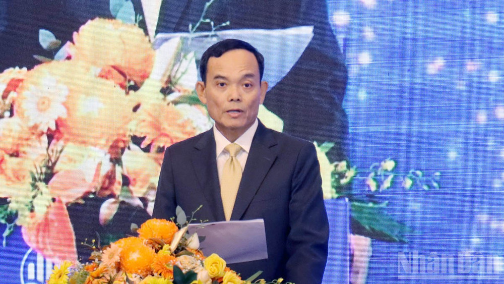 Bí thư Trung ương Đảng, Trưởng ban Chính sách, Chiến lược Trung ương Trần Lưu Quang phát biểu ý kiến tại hội thảo. ndo_br_4.jpg