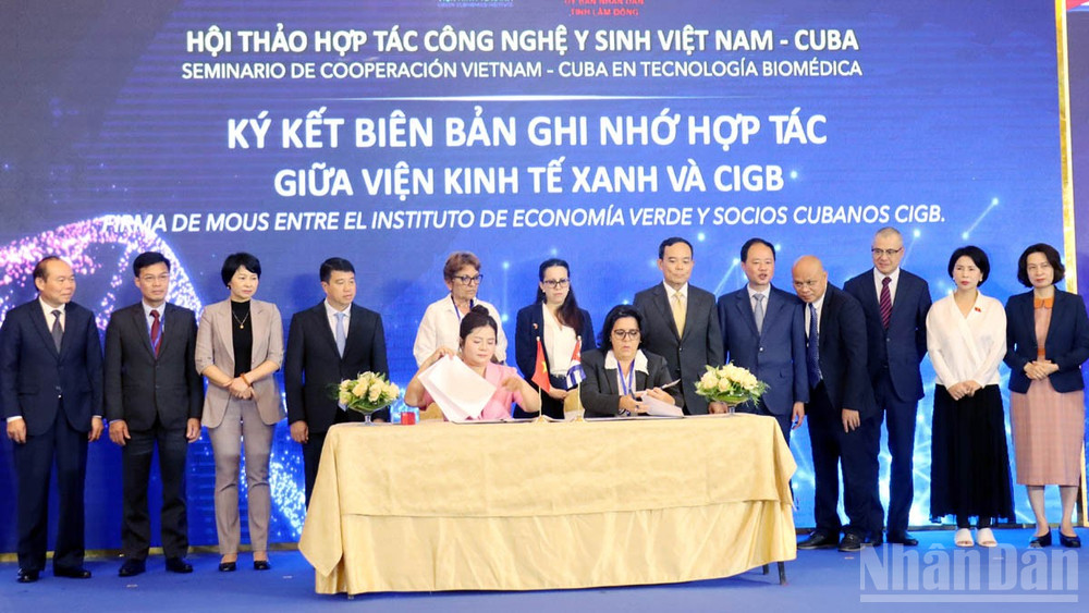 Viện Kinh tế Xanh ký biên bản ghi nhớ hợp tác toàn diện với Trung tâm kỹ thuật gen và công nghệ sinh học CIGB (Công ty BioCubafarma - Bộ Y tế), về việc cùng hợp tác nghiên cứu, phát triển, sản xuất và thương mại các sản phẩm, công trình nghiên cứu công nghệ sinh học nông nghiệp trong đó nổi bật là các loại vắc xin dành cho động vật gia súc gia cầm thuỷ hải sản, chế phẩm bảo quản thực phẩm sinh học... ndo_br_20.jpg