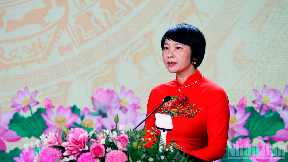 Đồng chí Phạm Thị Phúc, Phó Bí thư Tỉnh ủy, Chủ tịch Ủy ban Mặt trận Tổ quốc Việt Nam tỉnh Lâm Đồng, công bố các nghị quyết, quyết định về sắp xếp đơn vị hành chính cấp xã của tỉnh Lâm Đồng. ndo_br_14.jpg