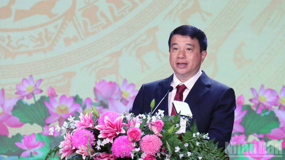 Đồng chí Y Thanh Hà Niê Kđăm khẳng định, tỉnh Lâm Đồng đang đứng trước một dấu mốc lịch sử, thời khắc trọng đại, khi 3 quê hương Lâm Đồng, Bình Thuận và Đắk Nông đã hòa thành một. ndo_br_16.jpg