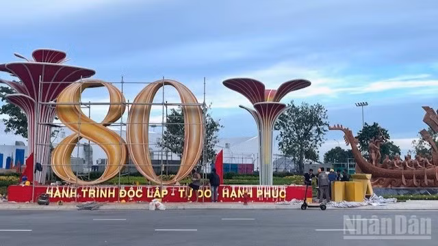 Triển lãm thành tựu đất nước kỷ niệm 80 năm Quốc khánh 2/9 gấp rút hoàn thiện để đón khách tới thăm quan.