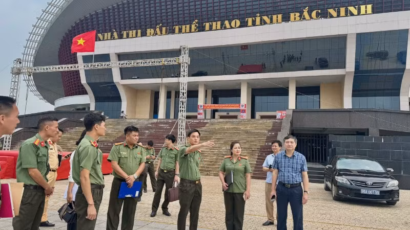 Lãnh đạo Công an tỉnh Bắc Ninh và các đơn vị khảo sát khu vực tổ chức sự kiện đi bộ quốc gia “Cùng Việt Nam tiến bước”.