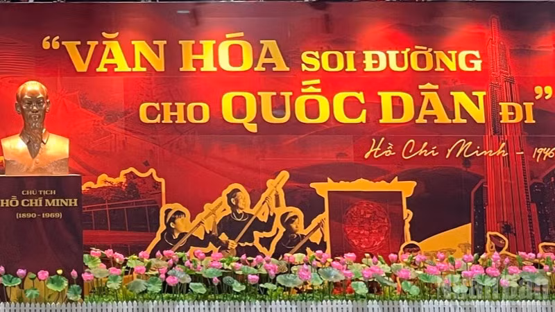 Hướng tới Ngày Văn hóa Việt Nam 24/11. 