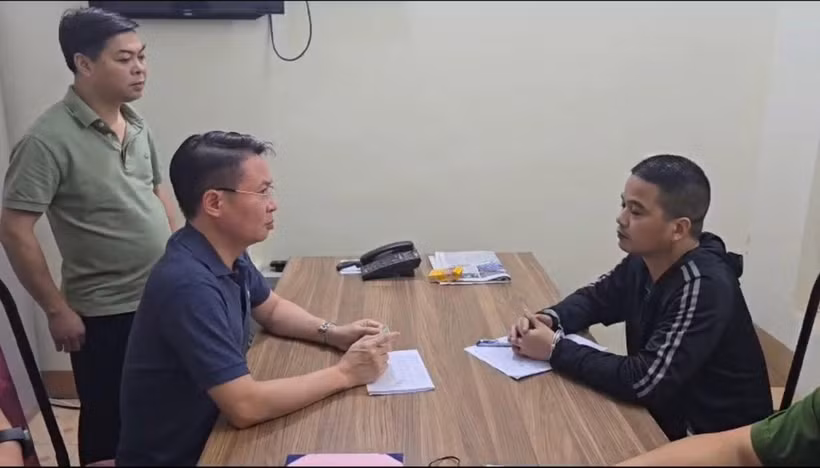 Thiếu tướng Nguyễn Minh Tuấn trực tiếp lấy lời khai đối tượng giết chết 3 người Vũ Phương Nhung.