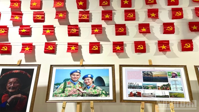 Không gian trưng bày tại triển lãm "Việt Nam hạnh phúc". 