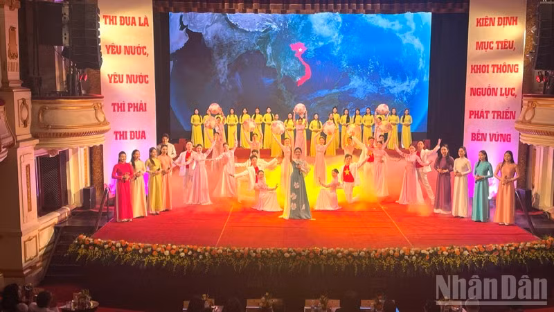 Chương trình văn nghệ chào mừng đại hội. 