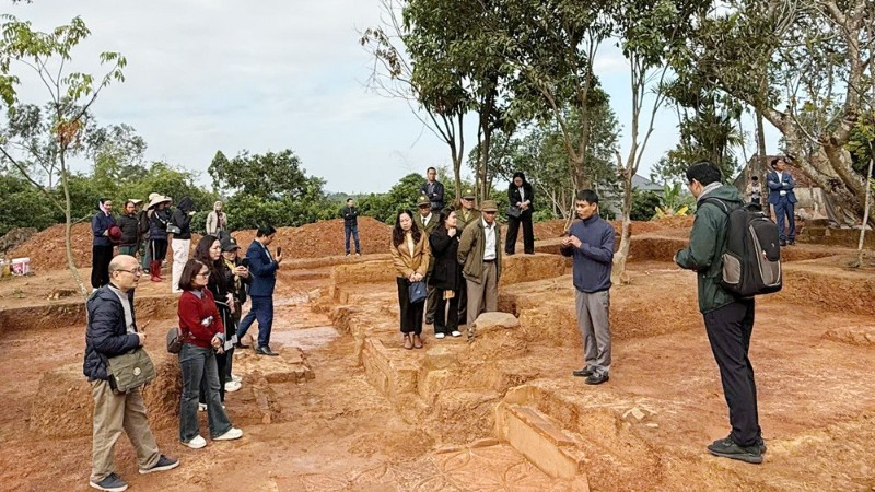 Khu vực khai quật, địa điểm chùa Hoành Mô, xã Lạng Giang, tỉnh Bắc Ninh.