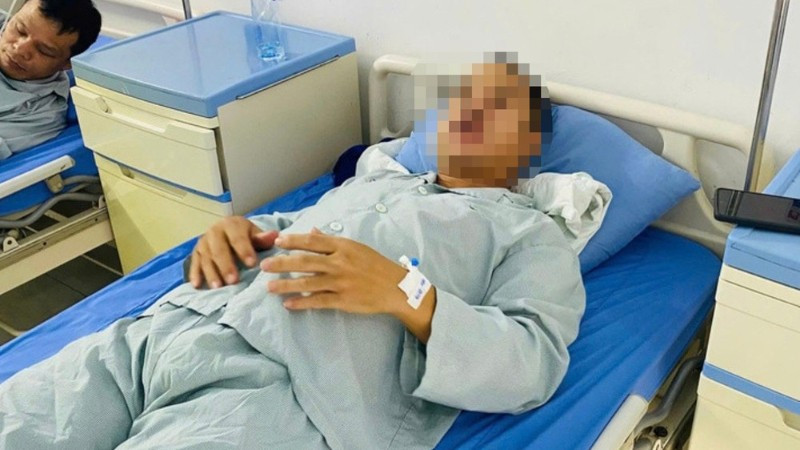 Nhóm thanh niên đuổi đánh khiến anh Nguyễn Đức V phải nhập viện cấp cứu.