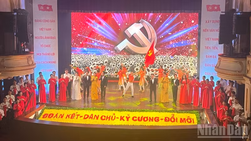 Phát huy sức mạnh văn hóa trong phong trào thi đua yêu nước. 