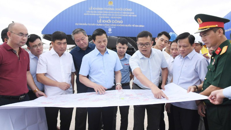 Chủ tịch Ủy ban nhân dân tỉnh Bắc Ninh Vương Quốc Tuấn kiểm tra tình hình triển khai dự án Cảng hàng không Quốc tế Gia Bình.