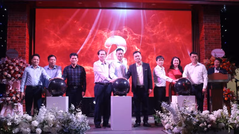 Các đại biểu thực hiện nghi thức ra mắt trang GO TO BACNINH.