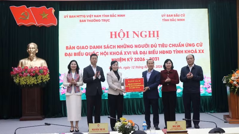 Ban Thường trực Ủy ban Mặt trận Tổ quốc Việt Nam tỉnh Bắc Ninh bàn giao danh sách những người đủ tiêu chuẩn ứng cử đại biểu Quốc hội khóa XVI và đại biểu Hội đồng nhân dân tỉnh, nhiệm kỳ 2026-2031 đến Ủy ban Bầu cử tỉnh.