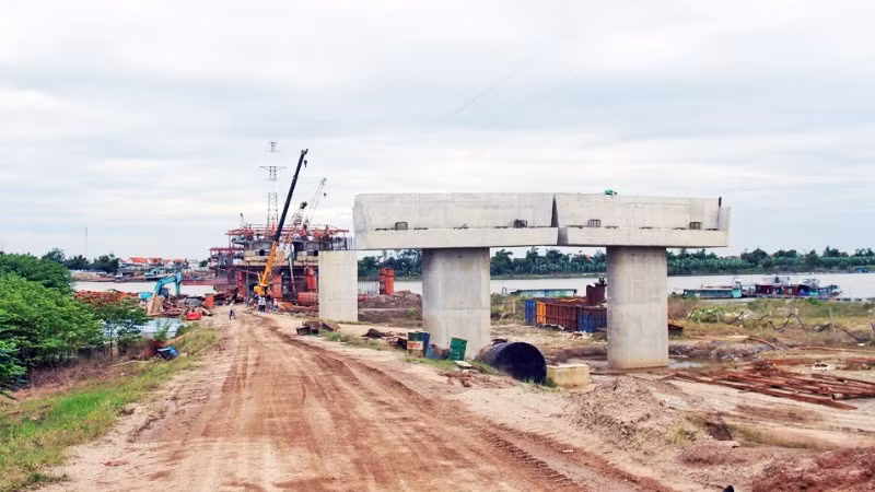 Dự án cầu Kênh Vàng- công trình trọng điểm đang bị chậm tiến độ và giải ngân vốn đầu tư công thấp.
