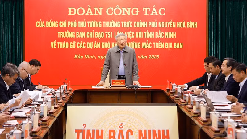 Đồng chí Nguyễn Hòa Bình, Ủy viên Bộ Chính trị, Phó Thủ tướng Thường trực Chính phủ, Trưởng ban Chỉ đạo 751 chủ trì buổi làm việc với tỉnh Bắc Ninh.