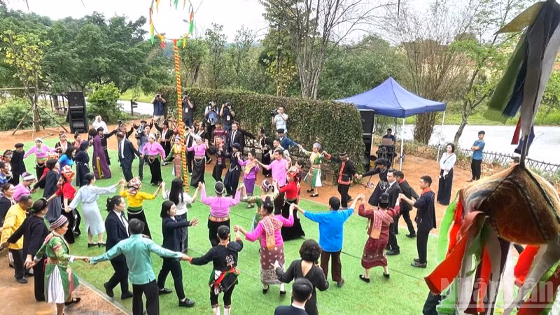 Xuân hội tụ, đoàn kết các dân tộc tại Làng Văn hóa-Du lịch các dân tộc Việt Nam.