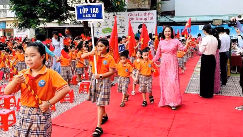 Chào đón học sinh lớp 1 tại Trường tiểu học Ninh Xá, Bắc Ninh.