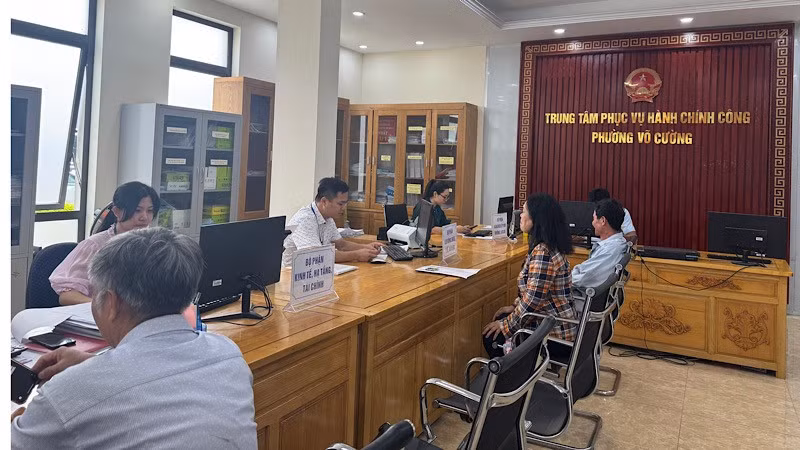 Tại phường Võ Cường, bộ phận "Một cửa" đã lắp đặt biển hiệu mới: Trung tâm phục vụ hành chính công phường Võ Cường.