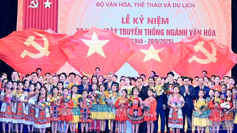 Lễ kỷ niệm 80 năm Ngày truyền thống ngành Văn hóa (28/8/1945-28/8/2025). Ảnh: ĐĂNG KHOA
