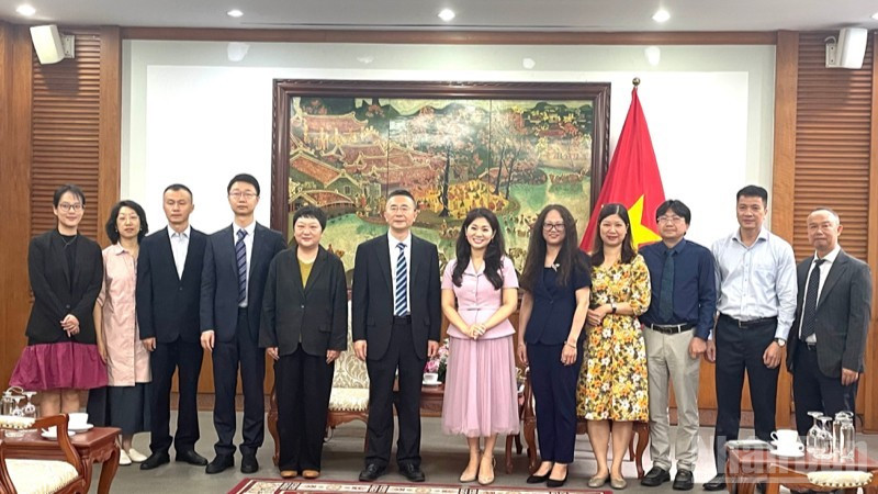 Đoàn công tác tỉnh Vân Nam làm việc tại trụ sở Bộ Văn hóa, Thể thao và Du lịch Việt Nam. 
