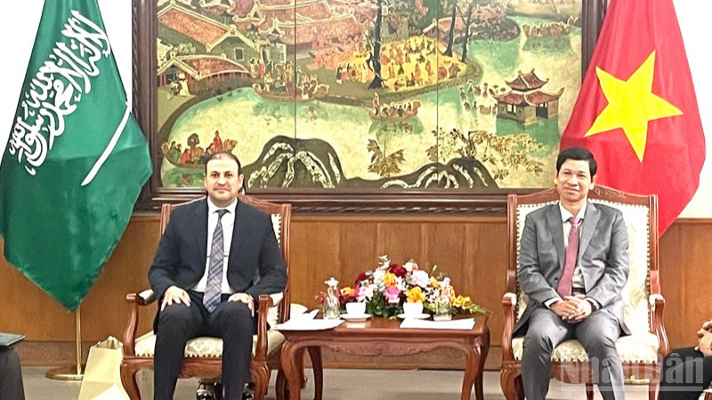Thứ trưởng Hồ An Phong tiếp Đại sứ đặc mệnh toàn quyền Vương quốc Saudi Arabia tại Việt Nam. 