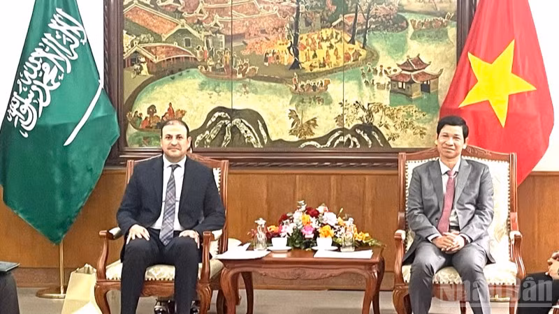 Thứ trưởng Hồ An Phong tiếp Đại sứ đặc mệnh toàn quyền Vương quốc Saudi Arabia tại Việt Nam. 