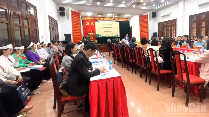 Toàn cảnh Hội thảo khoa học “Bảo tồn, phát huy giá trị văn hóa truyền thống của các dân tộc thiểu số gắn với phát triển du lịch”.