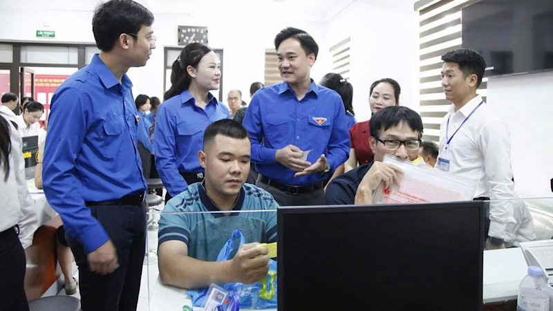 Lãnh đạo Tỉnh đoàn Bắc Ninh động viên các tình nguyện viên tham gia hỗ trợ tại phường Bắc Giang.