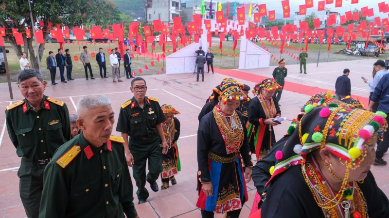 Cử tri xã Tây Yên Tử, Bắc Ninh tích cực đi bỏ phiếu thực hiện quyền, nghĩa vụ của công dân.