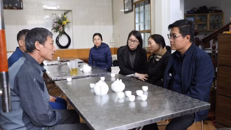 Lãnh đạo Ủy ban Mặt trận Tổ quốc tỉnh Bắc Ninh đến thăm hỏi, động viên gia đình nạn nhân vụ tai nạn giao thông nghiêm trọng xảy ra tại Lào Cai.