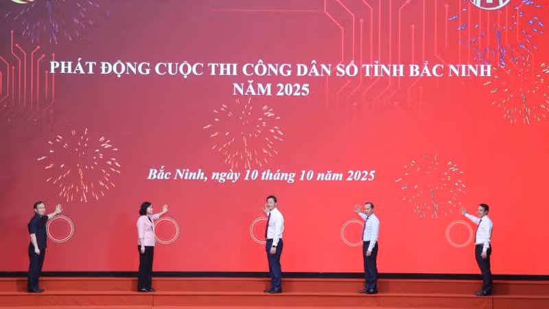 Các đại biểu bấm nút phát động Cuộc thi Công dân số tỉnh Bắc Ninh năm 2025.
