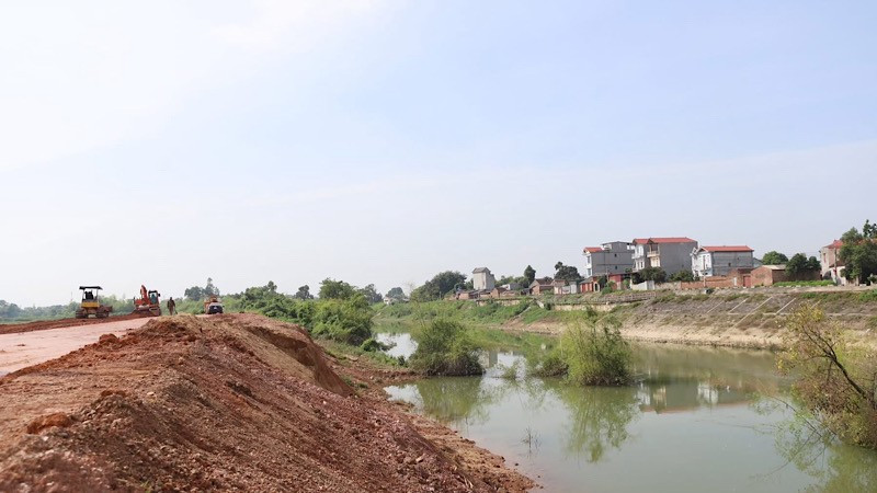 Gia cố đê bối Trầm Hà, thôn Thượng, xã Mỹ Thái. 