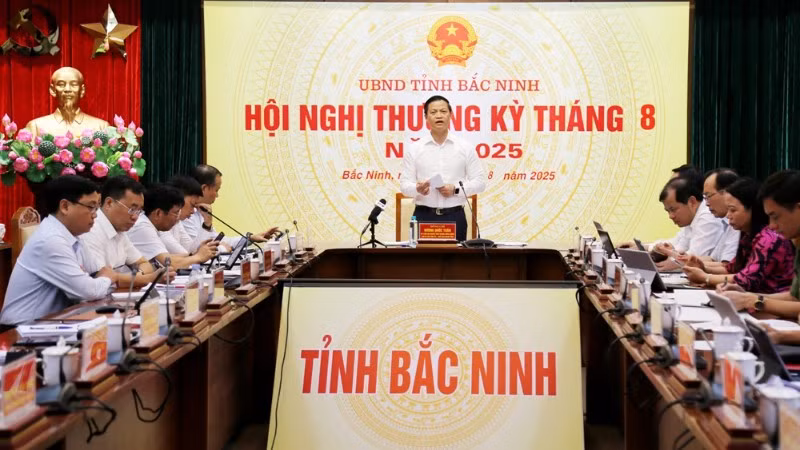 Quang cảnh hội nghị thường kỳ tháng 8. 