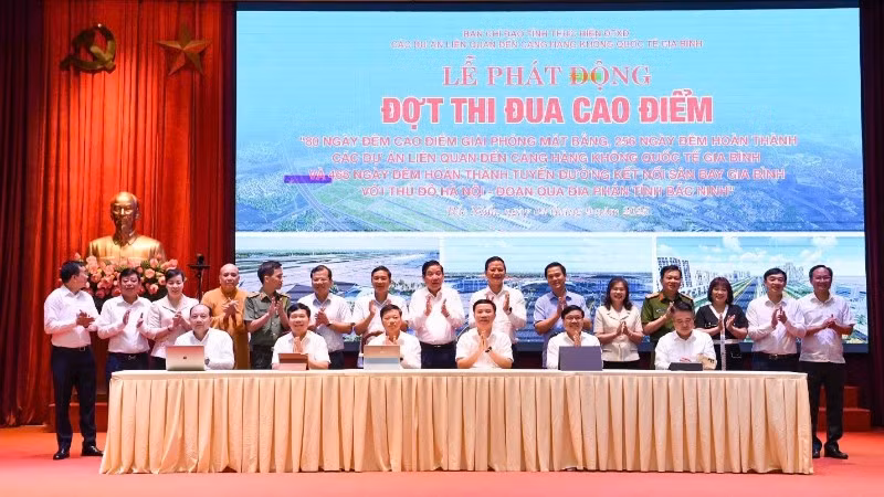 Các đơn vị ký cam kết thi đua bảo đảm tiến độ triển khai Dự án Cảng hàng không quốc tế Gia Bình theo đúng kế hoạch đề ra. 