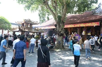 Đền Bảo Hà thu hút đông đảo người dân và du khách.