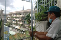 Theo ghi nhận của phóng viên, các cư dân ở cư xá Thanh Đa đã tự tháo dỡ các lồng sắt và làm các lối thoát nạn thứ hai sau khi được tuyên truyền về công tác phòng cháy, chữa cháy và cứu nạn, cứu hộ vận động.