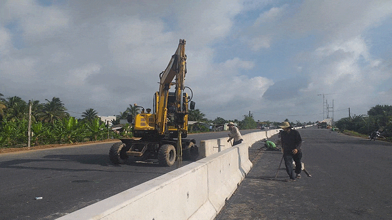 Dải phân cách đường dẫn cũng đang được đẩy nhanh tiến độ. anh-4.gif