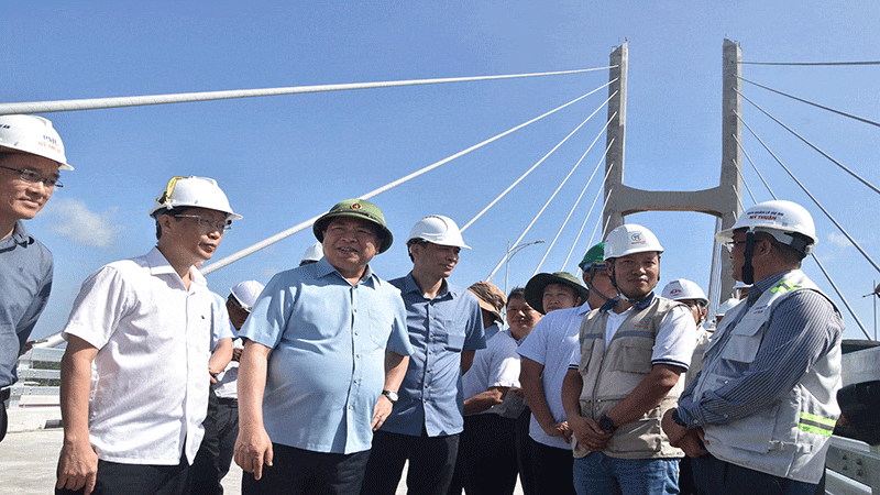 Đoàn công tác kiểm tra tiến độ cầu Rạch Miễu 2.