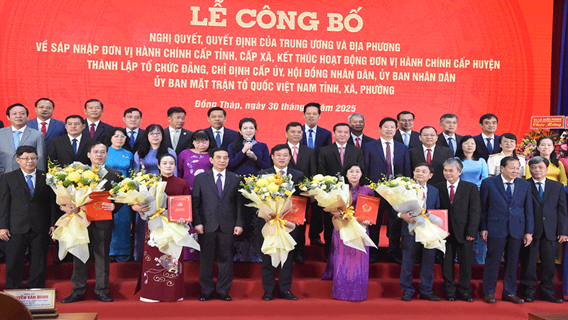 Ra mắt Ban Chấp hành Đảng bộ tỉnh Đồng Tháp, nhiệm kỳ 2020-2025. anh-1-984.gif