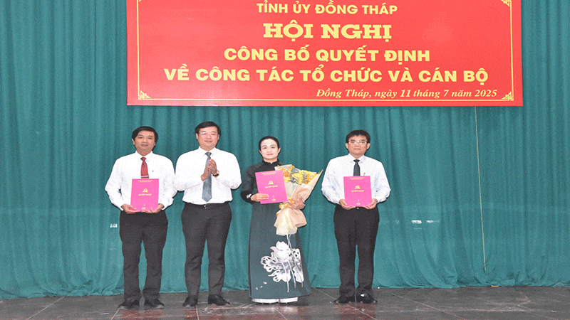Trao quyết định chỉ định Bí thư, Phó Bí thư Đảng bộ các cơ quan Đảng tỉnh Đồng Tháp. anh-1.gif